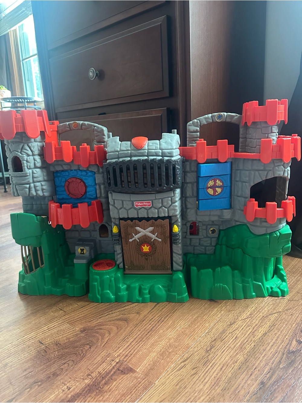 Fisher price 2005 great adventures fold and carry castle toy
